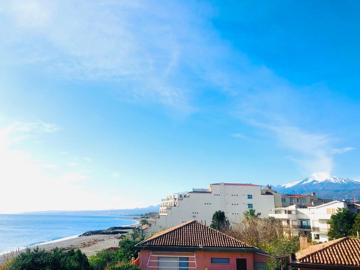 The Dream - Seafront Loft Apartment Giardini Naxos